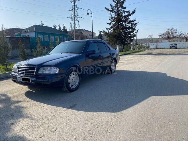 Mercedes C 180 1995, 289,000 km - 1.8 л - Quba
