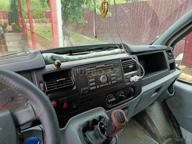Ford Transit 2009, 733,638 km - 2.4 л - Quba