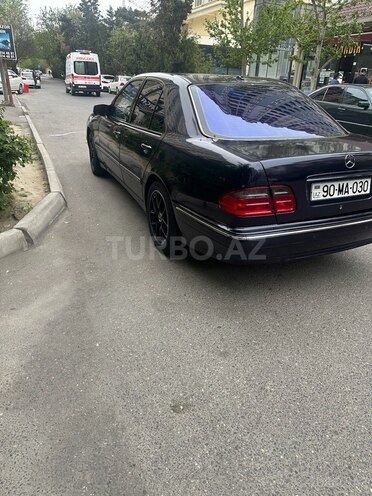 Mercedes E 280 2001, 292,000 km - 2.8 l - Bakı