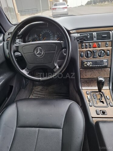 Mercedes E 240 1999, 356,065 km - 2.4 л - Bakı