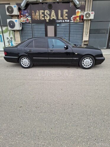 Mercedes E 240 1999, 356,065 km - 2.4 л - Bakı