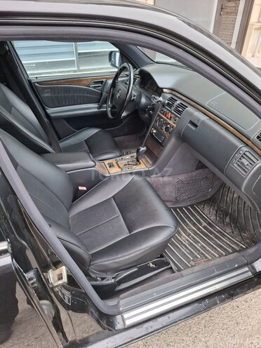 Mercedes E 240 1999, 356,065 km - 2.4 л - Bakı