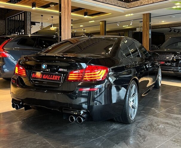 BMW M5-6
