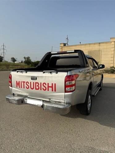 Mitsubishi L200 2016, 182,700 km - 2.5 l - Bakı