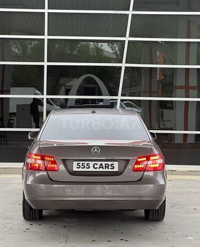 Mercedes E 220 2013, 246,000 km - 2.2 l - Bakı