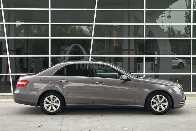 Mercedes E 220 2013, 246,000 km - 2.2 l - Bakı