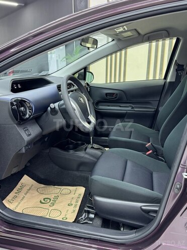 Toyota Aqua-5