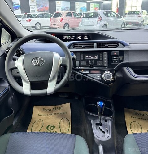 Toyota Aqua-6