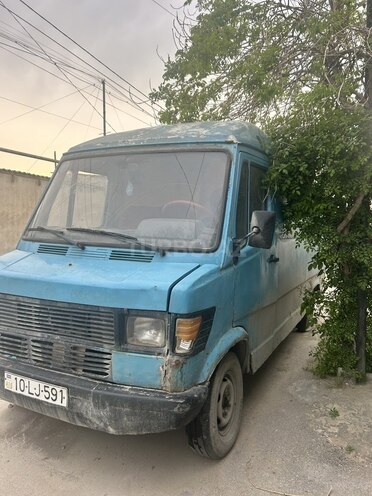 Mercedes 208 D 1982, 400,000 km - 2.5 l - Bakı