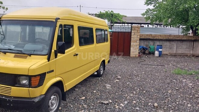 Mercedes 208 D 1992, 350,000 km - 2.3 l - Ağdaş