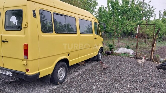 Mercedes 208 D 1992, 350,000 km - 2.3 l - Ağdaş