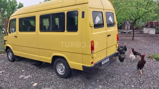 Mercedes 208 D 1992, 350,000 km - 2.3 l - Ağdaş