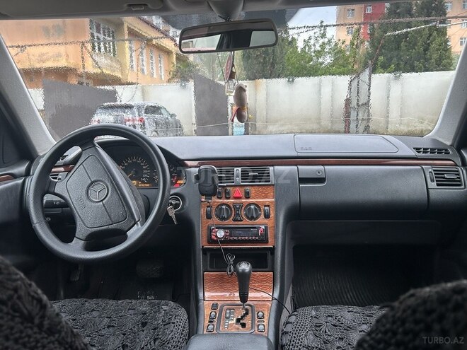 Mercedes E 240 1999, 320,000 km - 2.4 l - Sumqayıt
