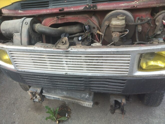 Mercedes 208 D 1984, 150,000 km - 2.5 l - Gəncə
