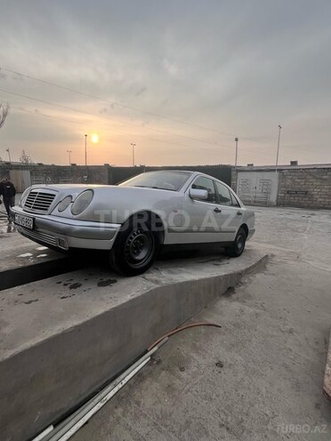 Mercedes E 200 1995, 452,000 km - 2.0 l - Bakı