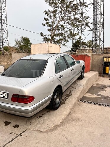 Mercedes E 200 1995, 452,000 km - 2.0 l - Bakı