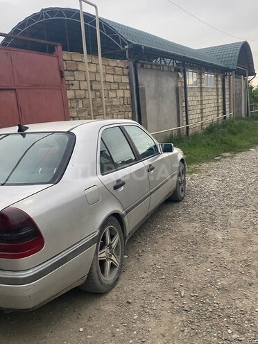 Mercedes C 180 1995, 596,324 km - 1.8 l - Quba