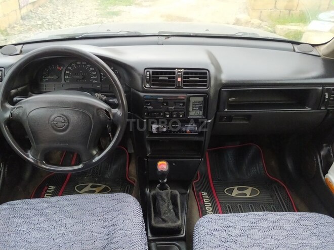 Opel Vectra 1993, 250,000 km - 2.0 l - Bakı