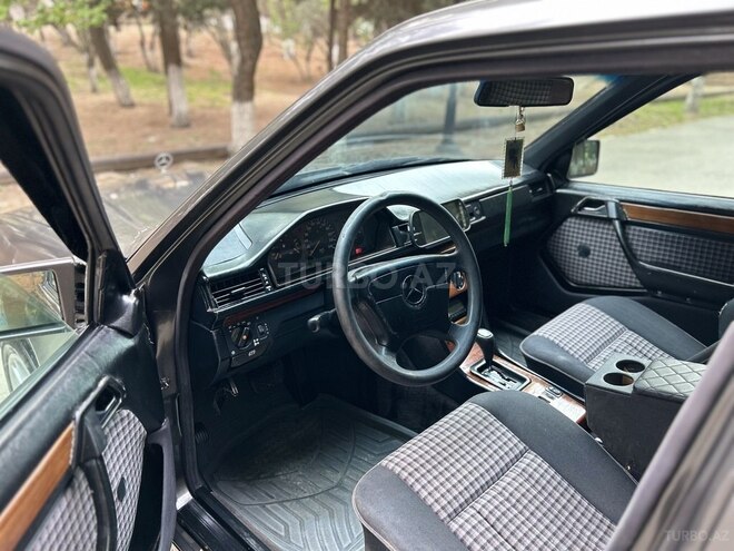 Mercedes E 200 1993, 386,000 km - 2.0 l - Bakı
