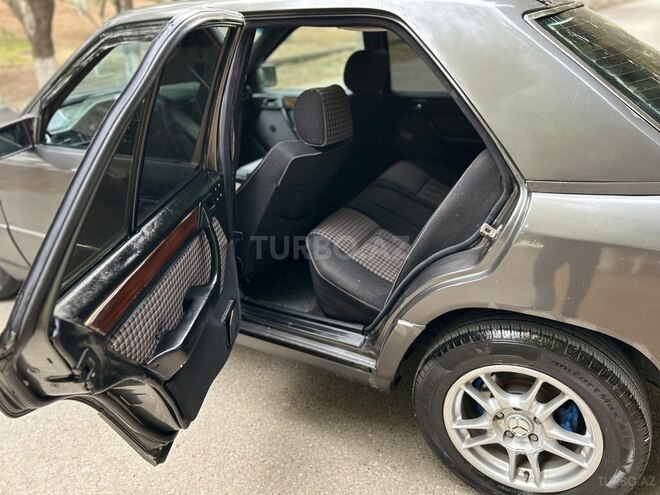 Mercedes E 200 1993, 386,000 km - 2.0 l - Bakı