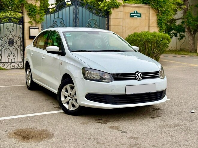 Volkswagen Polo 2015, 158,460 km - 1.6 l - Bakı