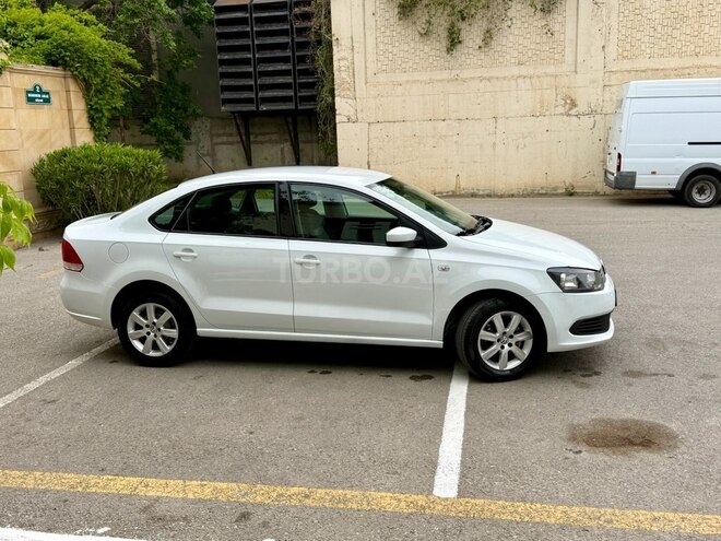 Volkswagen Polo 2015, 158,460 km - 1.6 l - Bakı