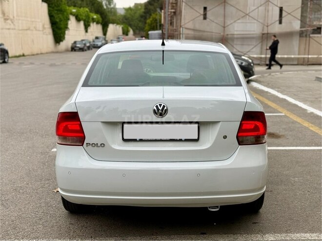 Volkswagen Polo 2015, 158,460 km - 1.6 l - Bakı