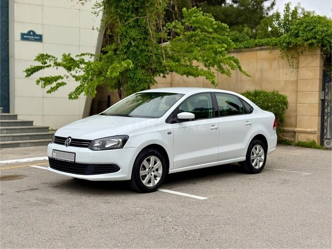 Volkswagen Polo 2015, 158,460 km - 1.6 l - Bakı