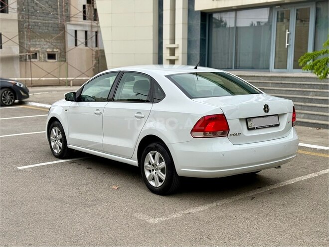 Volkswagen Polo 2015, 158,460 km - 1.6 l - Bakı