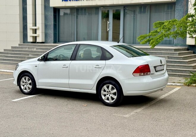 Volkswagen Polo 2015, 158,460 km - 1.6 l - Bakı
