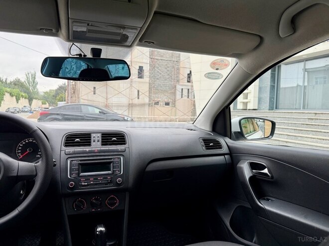 Volkswagen Polo 2015, 158,460 km - 1.6 l - Bakı