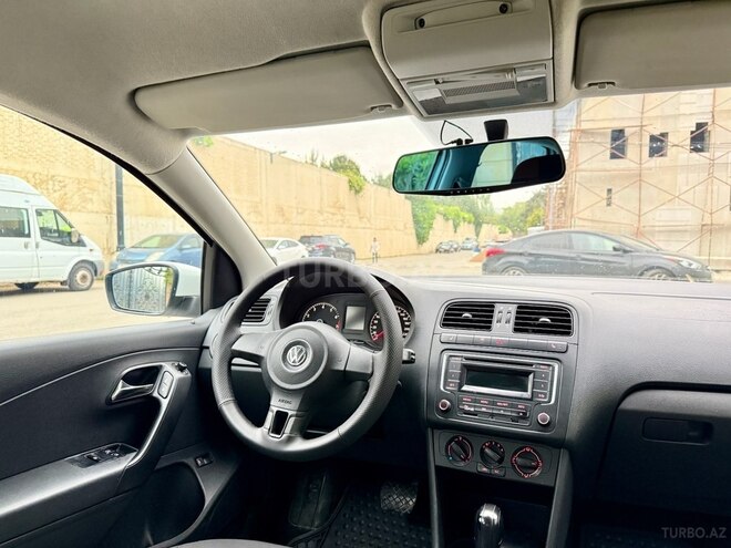Volkswagen Polo 2015, 158,460 km - 1.6 l - Bakı