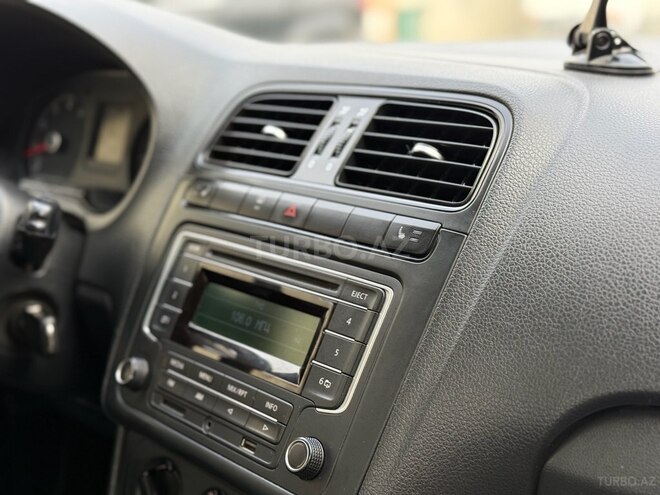 Volkswagen Polo 2015, 158,460 km - 1.6 l - Bakı
