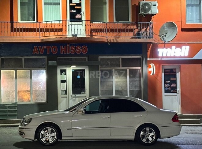 Mercedes E 240 2005, 260,000 km - 2.6 l - Qusar