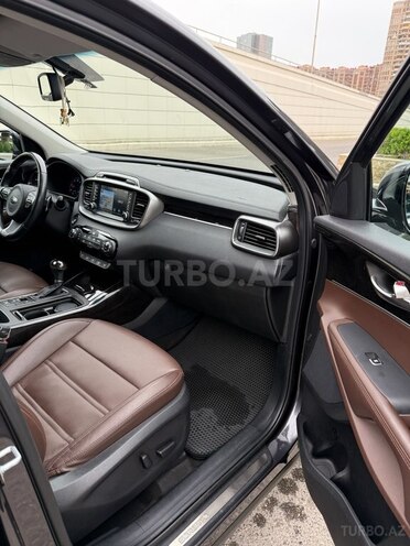 Kia Sorento-16