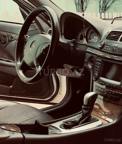 Mercedes E 240 2005, 260,000 km - 2.6 l - Qusar