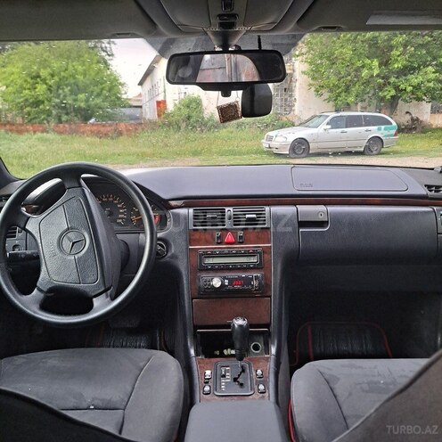 Mercedes E 220 1996, 487,000 km - 2.2 l - Biləsuvar