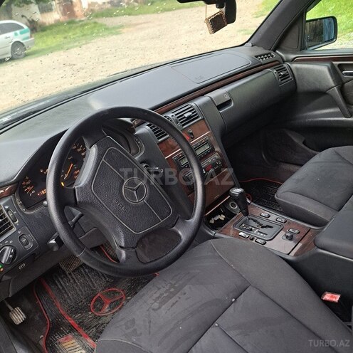 Mercedes E 220 1996, 487,000 km - 2.2 l - Biləsuvar
