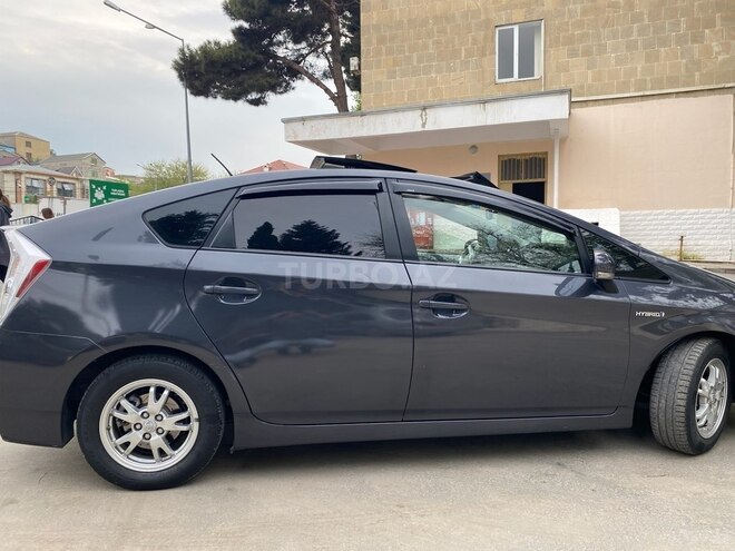 Toyota Prius-5