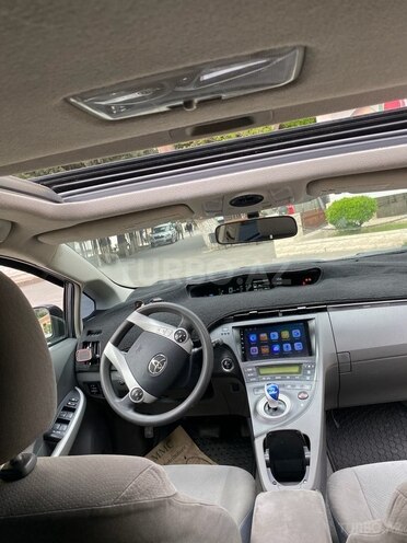 Toyota Prius-7