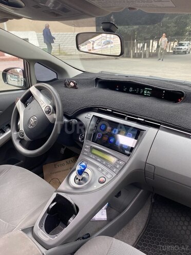 Toyota Prius-8