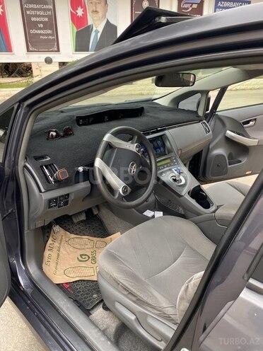 Toyota Prius-10