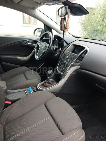 Opel Astra 2011, 230,000 km - 1.3 l - Mingəçevir