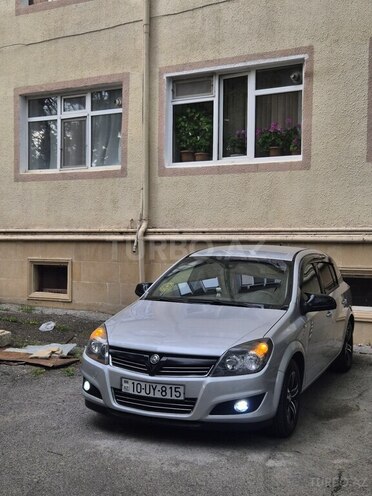 Opel Astra 2009, 260,000 km - 1.4 l - Şamaxı