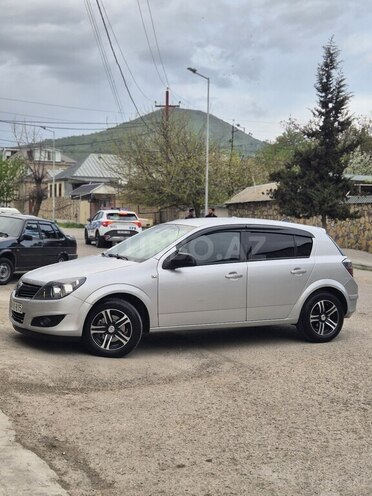 Opel Astra 2009, 260,000 km - 1.4 l - Şamaxı