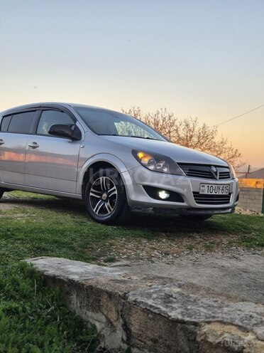 Opel Astra 2009, 260,000 km - 1.4 l - Şamaxı
