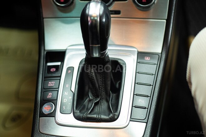 Volkswagen Passat 2013, 179,000 km - 2.0 л - Sumqayıt