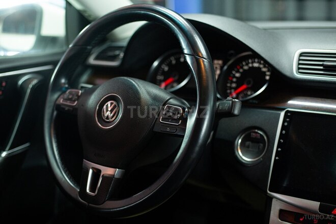Volkswagen Passat 2013, 179,000 km - 2.0 л - Sumqayıt