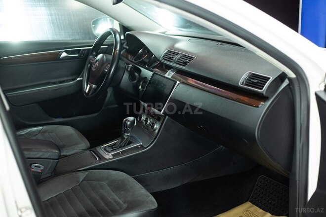 Volkswagen Passat 2013, 179,000 km - 2.0 л - Sumqayıt