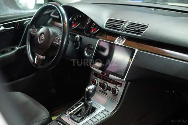 Volkswagen Passat 2013, 179,000 km - 2.0 л - Sumqayıt